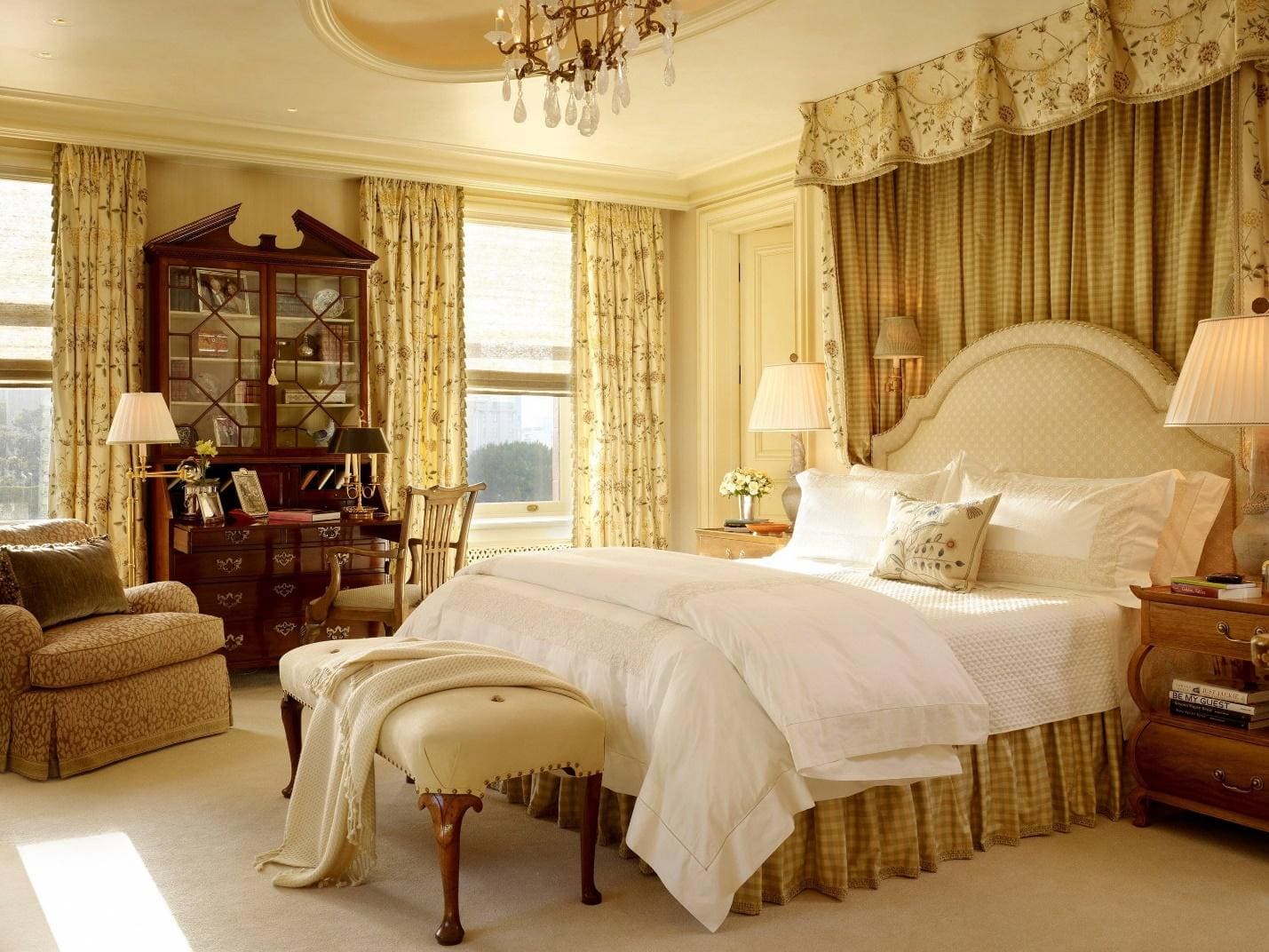 Красивые спальни в английском лондон-стиле